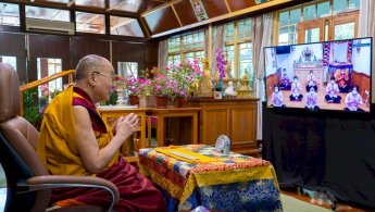 Der Dalai Lama in einer Videokonferenz mit Anhängern (Bild Voice of Tibet)